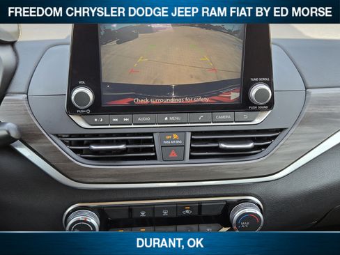 Used 2024 Nissan Altima 2.5 SV FWD image 12