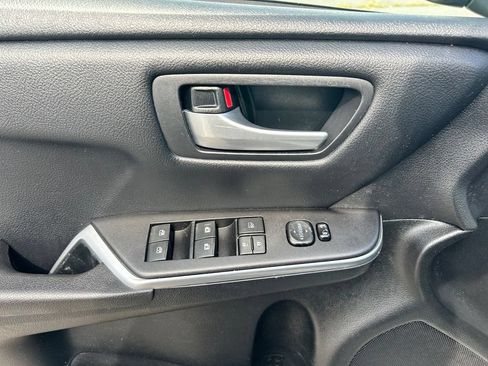 Used 2017 Toyota Camry SE FWD image 19