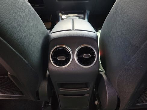 Certified 2022 Mercedes-Benz GLB 250 image 11