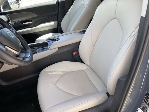 Used 2026 Toyota Grand Highlander AWD image 11