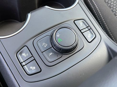 Used 2022 GMC Terrain SLE w/ Driver Convenience Package FWD image 14
