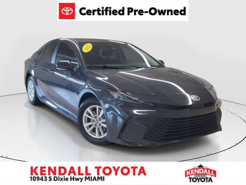 Certified 2025 Toyota Camry LE image 1