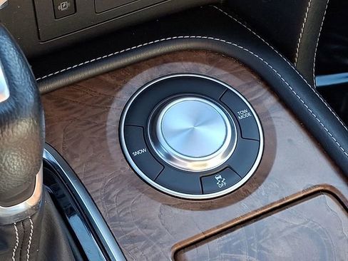 Used 2023 Nissan Armada SL image 28