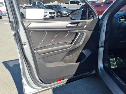 Used 2023 Volkswagen Tiguan SE R-Line image 13