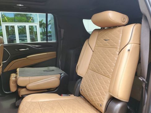 Used 2021 Cadillac Escalade ESV Sport w/ Driver Assist Tech Package AWD/4WD image 13