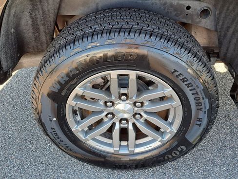 Used 2024 Chevrolet Colorado LT w/ LT Convenience Package II image 32