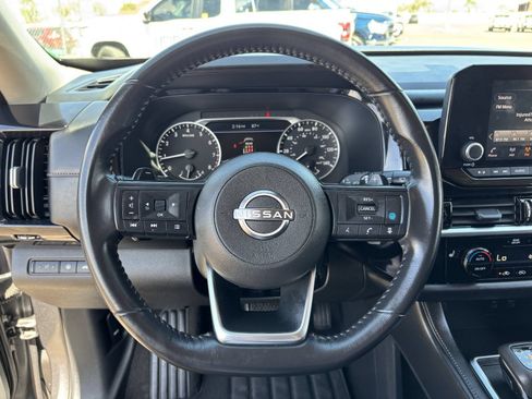 Used 2025 Nissan Pathfinder SV FWD image 28