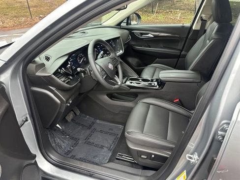 Used 2023 Buick Envision Essence image 32