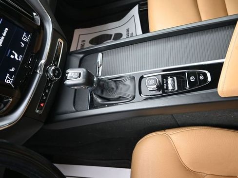 Used 2020 Volvo XC60 T5 Momentum w/ Protection Package image 11