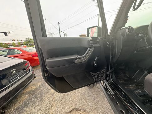 Used 2015 Jeep Wrangler Unlimited Sport AWD/4WD image 11