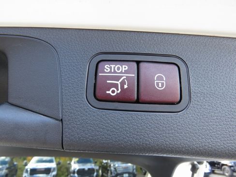 Used 2019 Mercedes-Benz GLC 300 4MATIC image 19