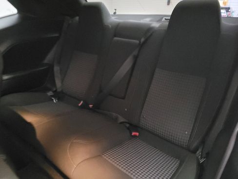 Used 2015 Dodge Challenger SXT RWD image 18