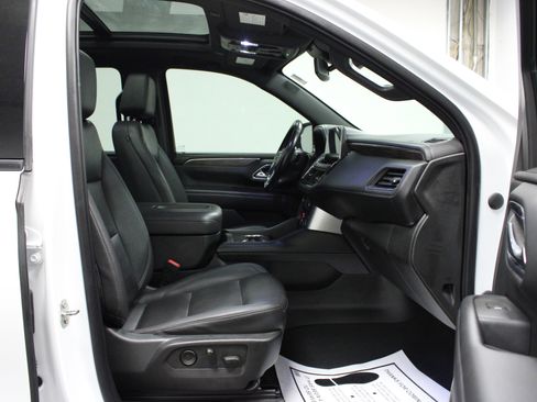 Used 2023 Chevrolet Suburban Z71 w/ Luxury Package image 17