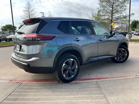 Used 2025 Nissan Rogue SV image 6