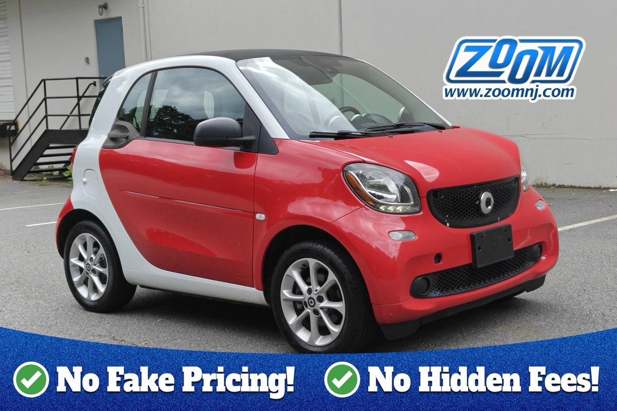 Used 2017 smart fortwo pure RWD image 1