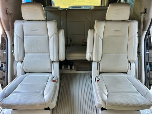 Used 2021 Cadillac Escalade Sport Platinum image 36