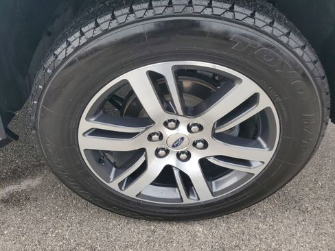 Used 2022 Ford Expedition XLT image 8