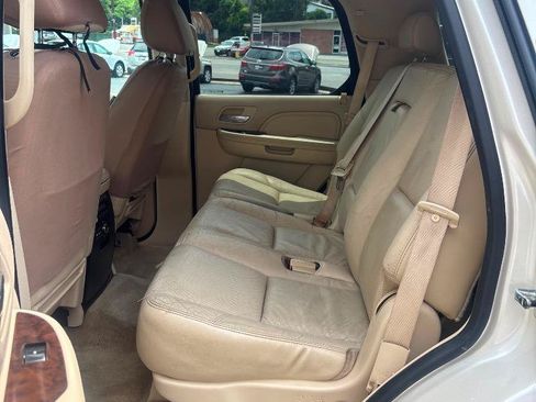 Used 2007 Cadillac Escalade AWD w/ Information Package image 26