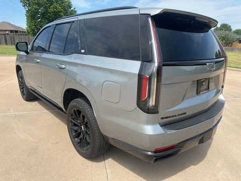 Certified 2024 Cadillac Escalade Sport w/ LPO, ONYX Package AWD/4WD image 3