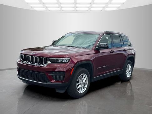 Certified 2023 Jeep Grand Cherokee Laredo AWD/4WD image 3