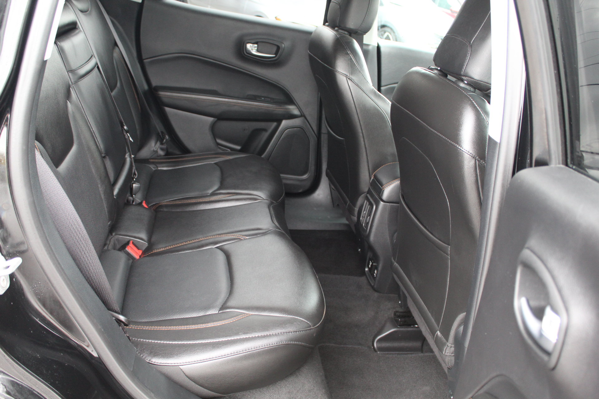 Used 2018 Jeep Compass Limited w/ Navigation Group AWD/4WD image 18