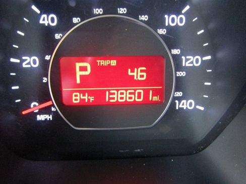 Used 2016 Kia Soul + image 10