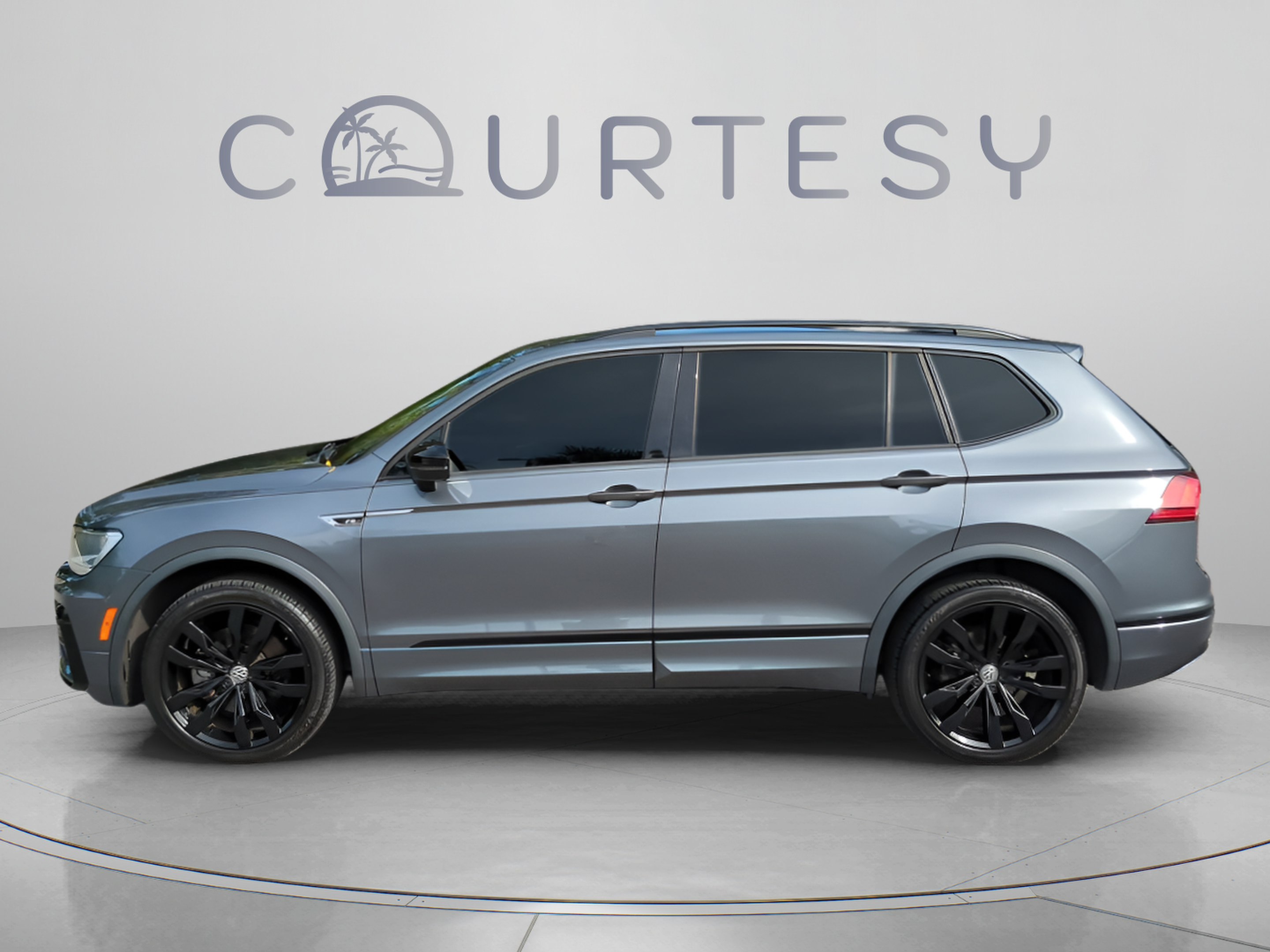 Used 2020 Volkswagen Tiguan SE R-Line FWD image 4