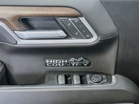 Used 2025 Chevrolet Silverado 1500 High Country AWD/4WD image 18
