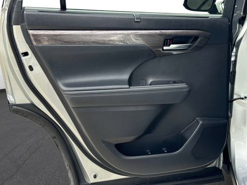 Used 2022 Toyota Highlander Limited image 13