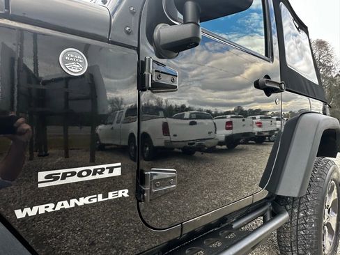 Used 2017 Jeep Wrangler Sport AWD/4WD image 10