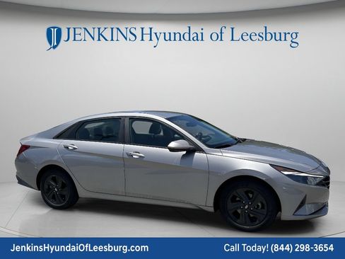 Certified 2023 Hyundai Elantra SEL w/ Preferred Accessory Package FWD image 2