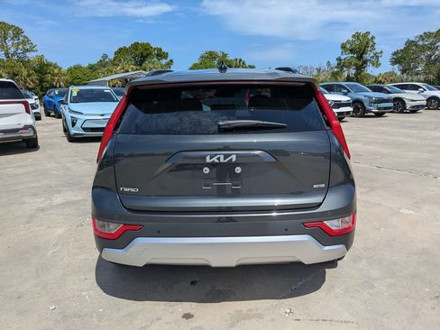 Certified 2023 Kia Niro EX FWD image 7