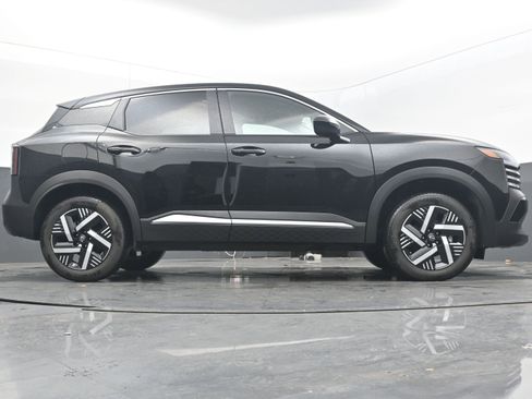 Certified 2025 Nissan Kicks SV image 28