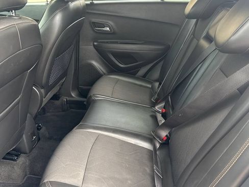 Used 2019 Chevrolet Trax LT w/ LT Convenience Package AWD/4WD image 10