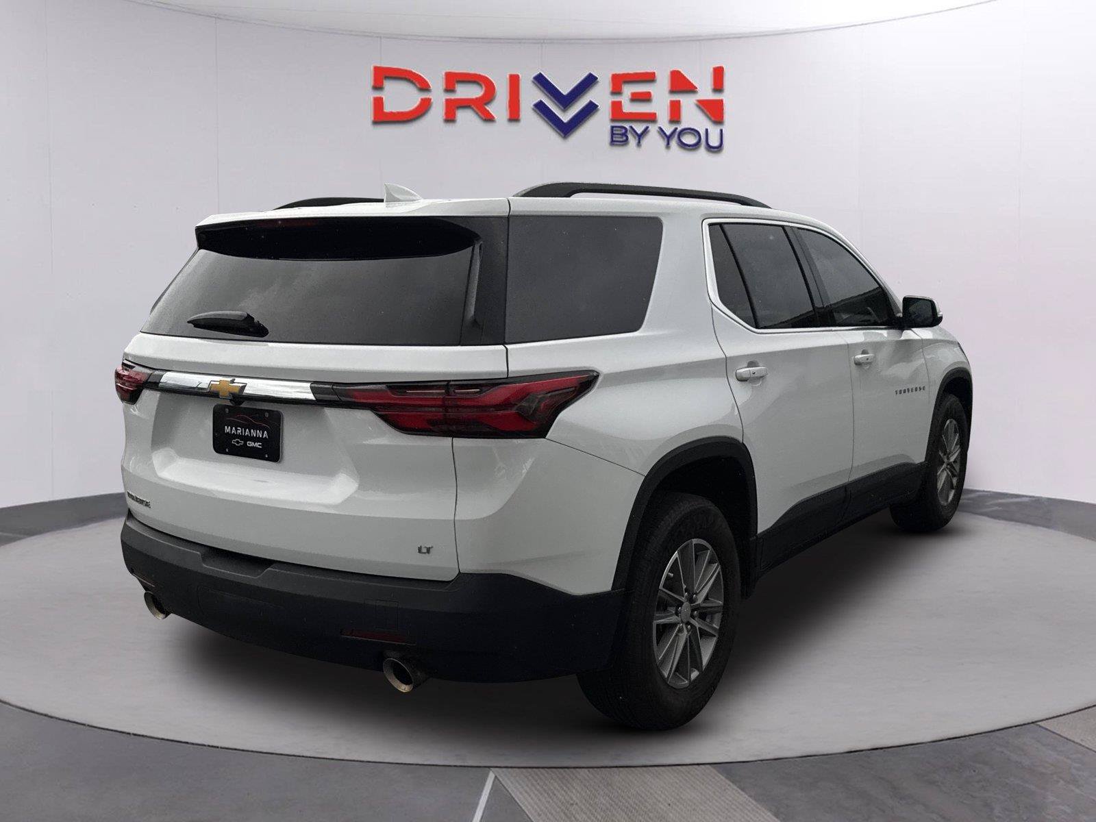 Used 2023 Chevrolet Traverse LT FWD image 4