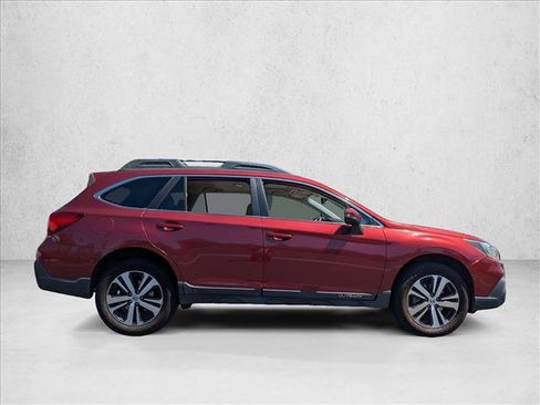 Used 2019 Subaru Outback 3.6R Limited AWD/4WD image 4