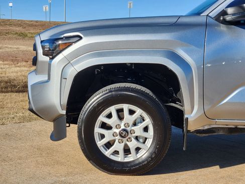 Used 2024 Toyota Tacoma SR image 13