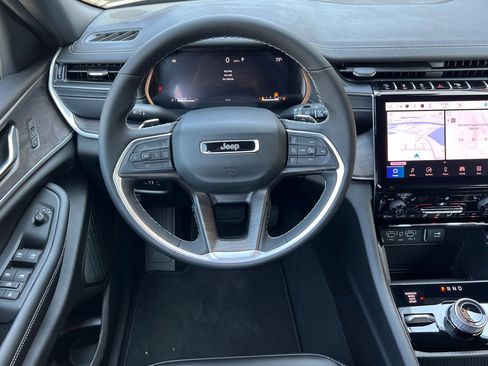 New 2025 Jeep Grand Cherokee Limited image 14