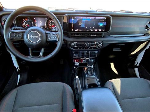 Used 2025 Jeep Wrangler Unlimited Rubicon image 15