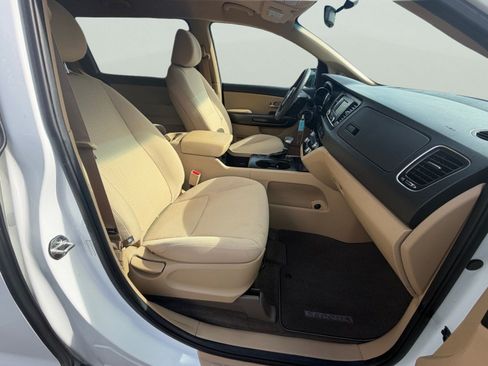 Used 2018 Kia Sedona LX FWD image 21