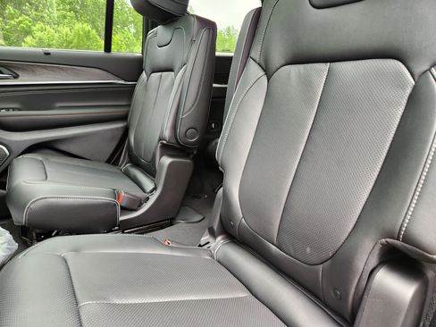 New 2025 Jeep Grand Cherokee L Overland w/ Luxury Tech Group IV image 31