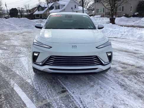 Used 2024 Buick Envista Preferred w/ Convenience I Package image 2