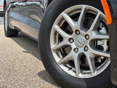 Used 2025 Chrysler Pacifica Select FWD image 2