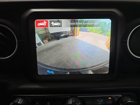 Used 2023 Jeep Wrangler Unlimited Sahara w/ Cold Weather Group AWD/4WD image 25