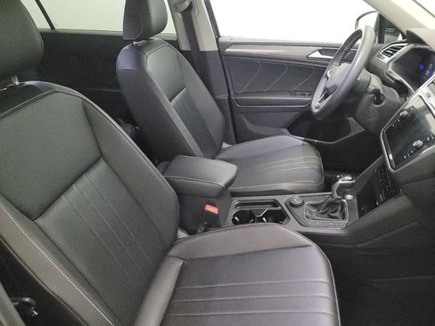 Used 2022 Volkswagen Tiguan SE image 21
