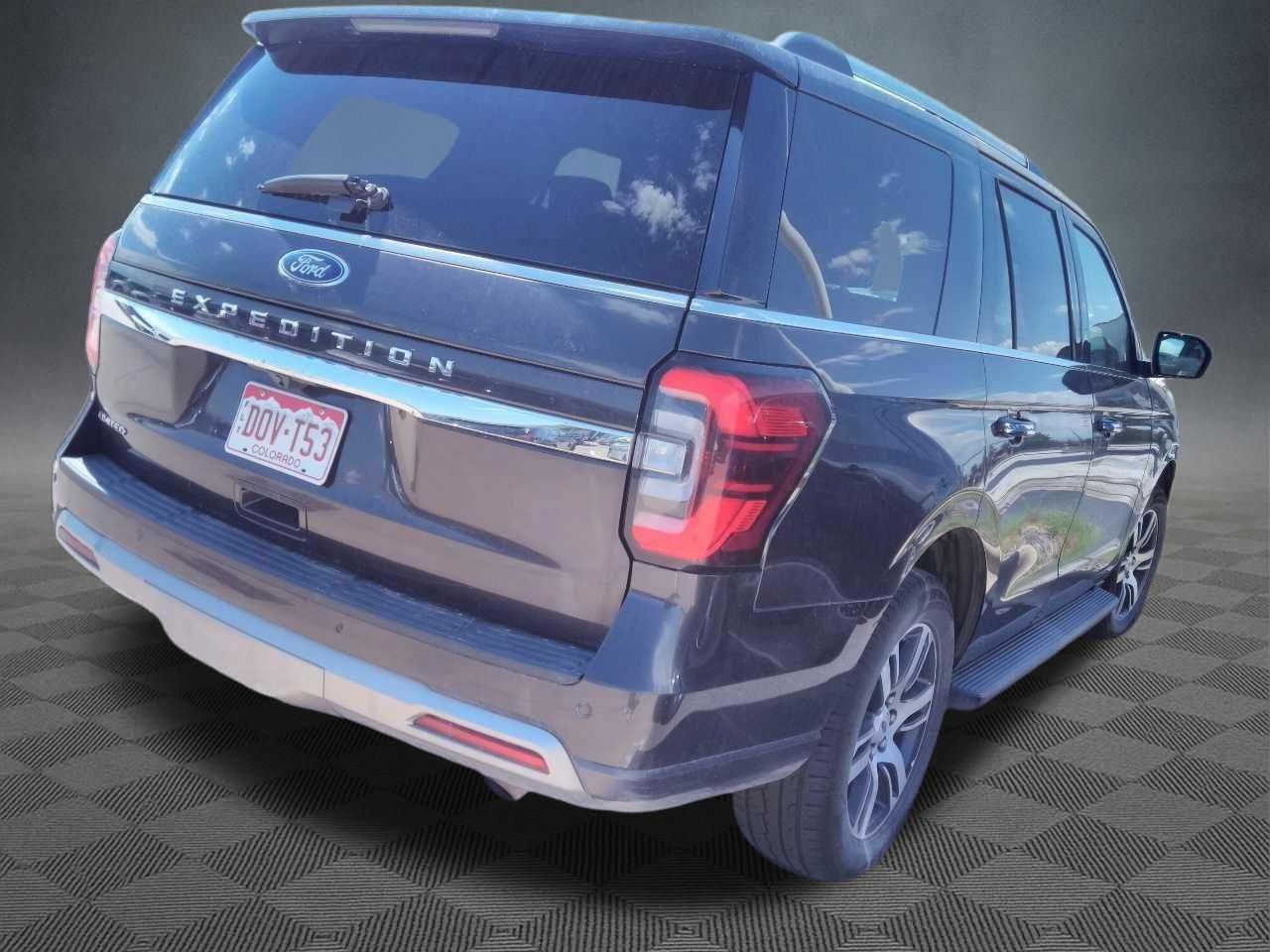 Used 2024 Ford Expedition Limited AWD/4WD image 3
