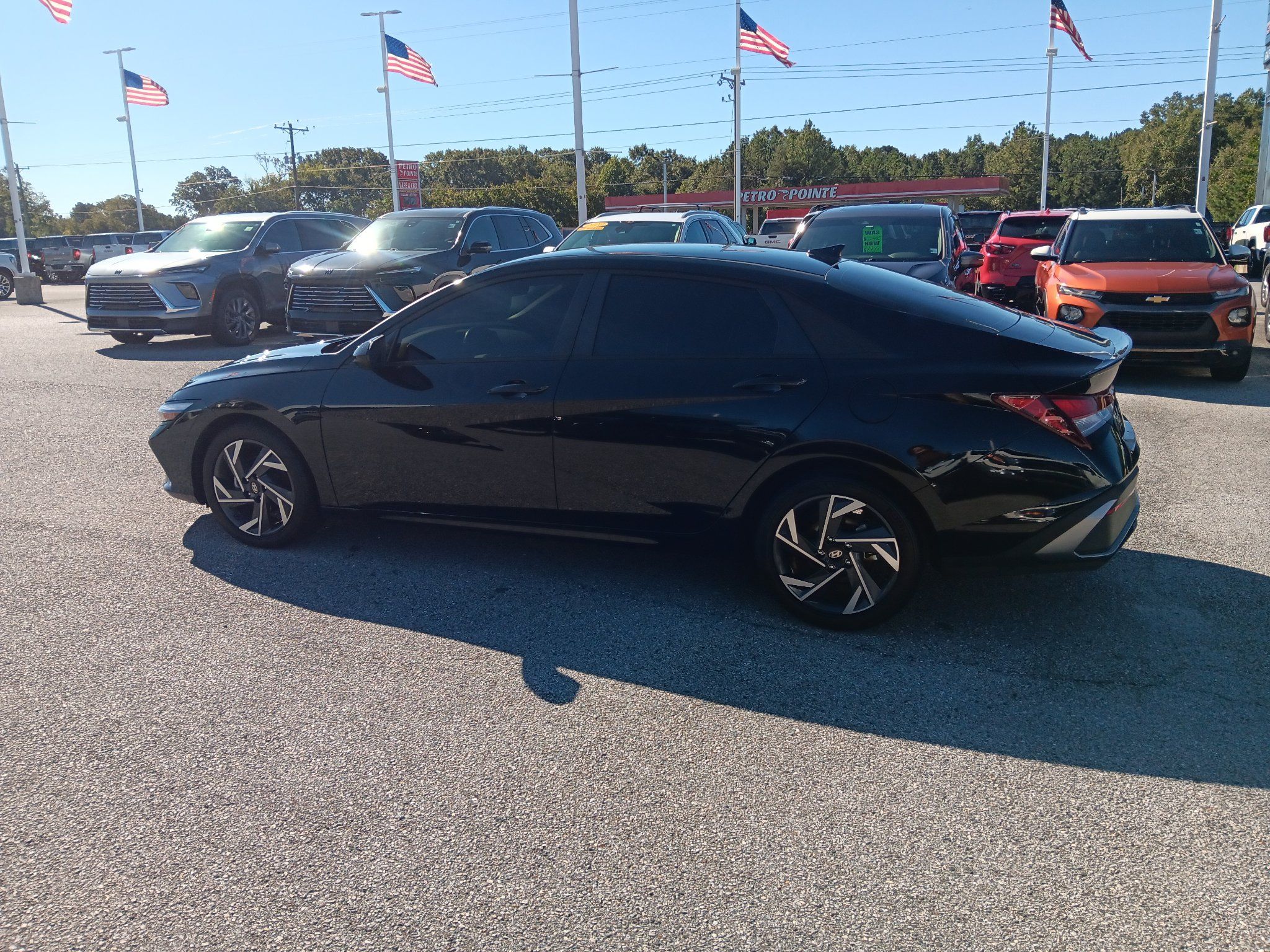 Used 2025 Hyundai Elantra Sport FWD image 3