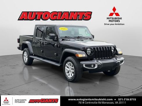 Used 2023 Jeep Gladiator Sport image 1
