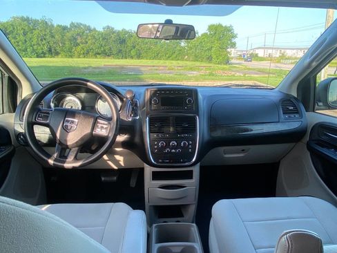 Used 2011 Dodge Grand Caravan Express image 9