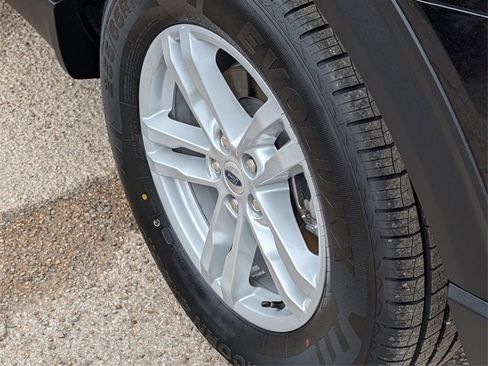 Used 2024 Ford Explorer XLT w/ Equipment Group 202A image 8